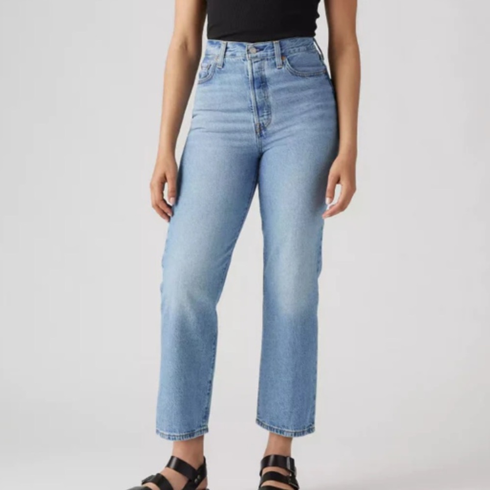 Levi’s  Ribcage Straight Ankle Jeans In Light Wash | Size 27W x 24L
